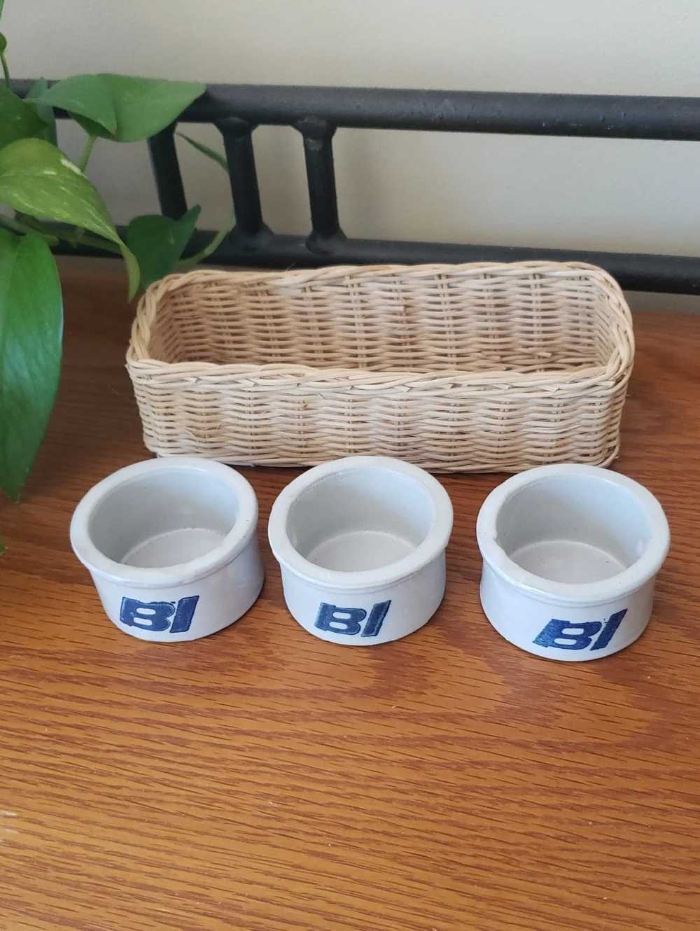 Vtg Kaukauna Klub Mini  Ceramic Crocks (3) In Wicker Basket